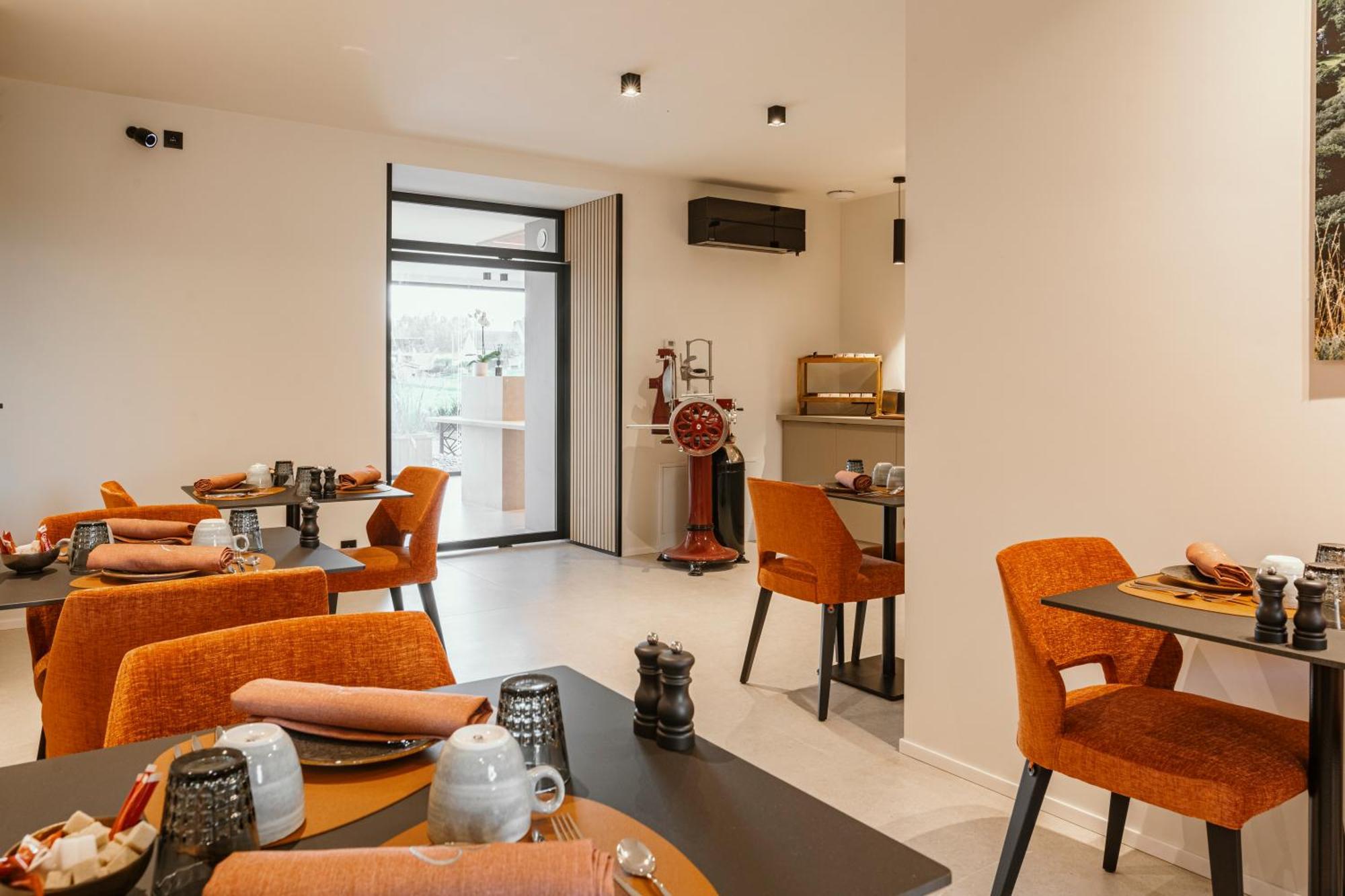 Cc Nomie Hotel Restaurant دينانت المظهر الخارجي الصورة