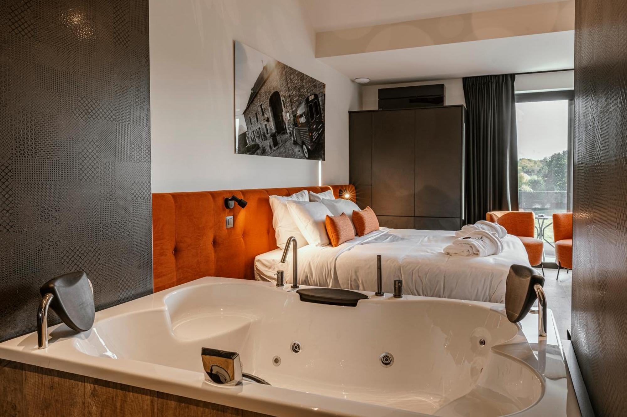 Cc Nomie Hotel Restaurant دينانت المظهر الخارجي الصورة