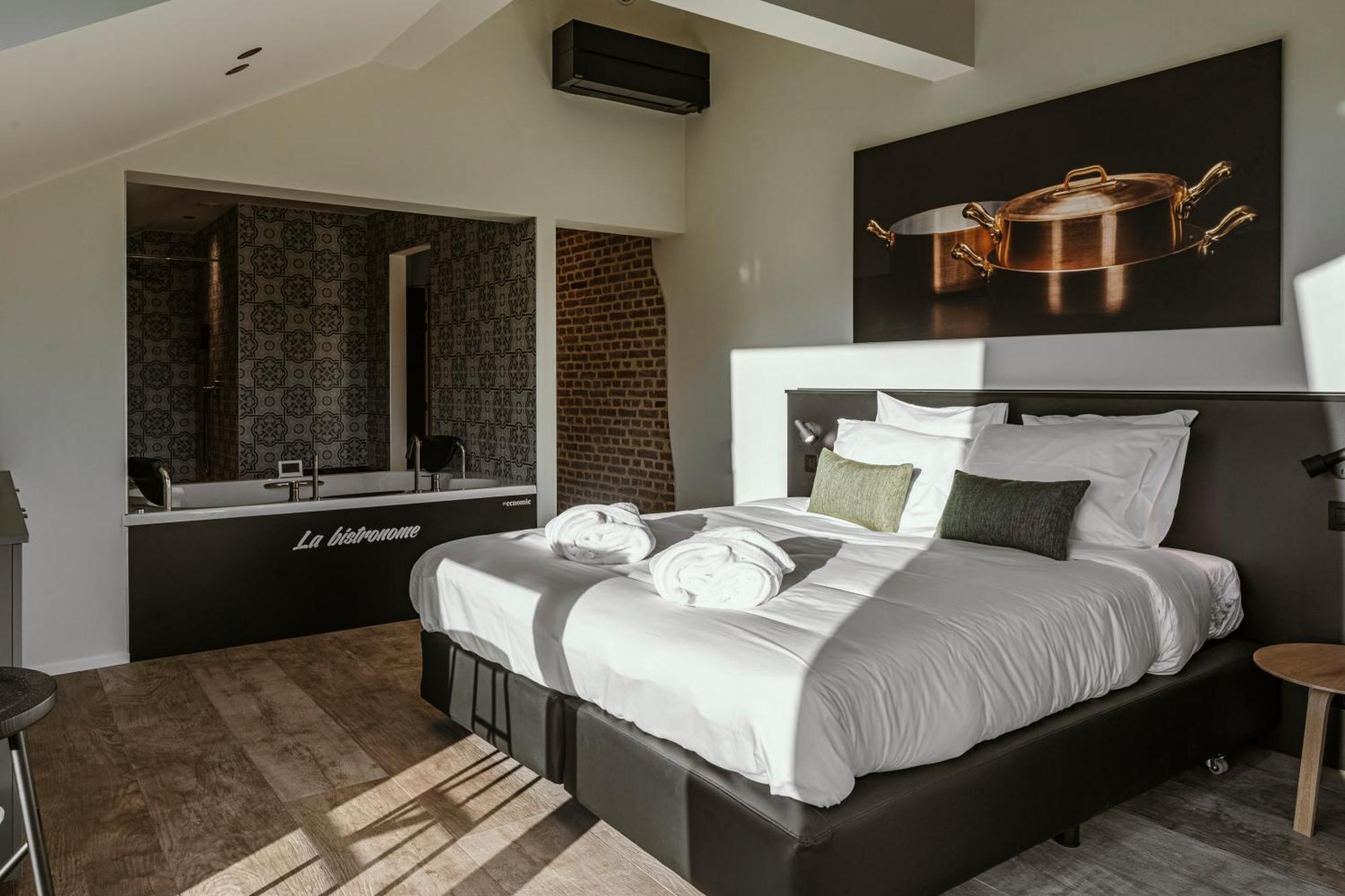 Cc Nomie Hotel Restaurant دينانت المظهر الخارجي الصورة