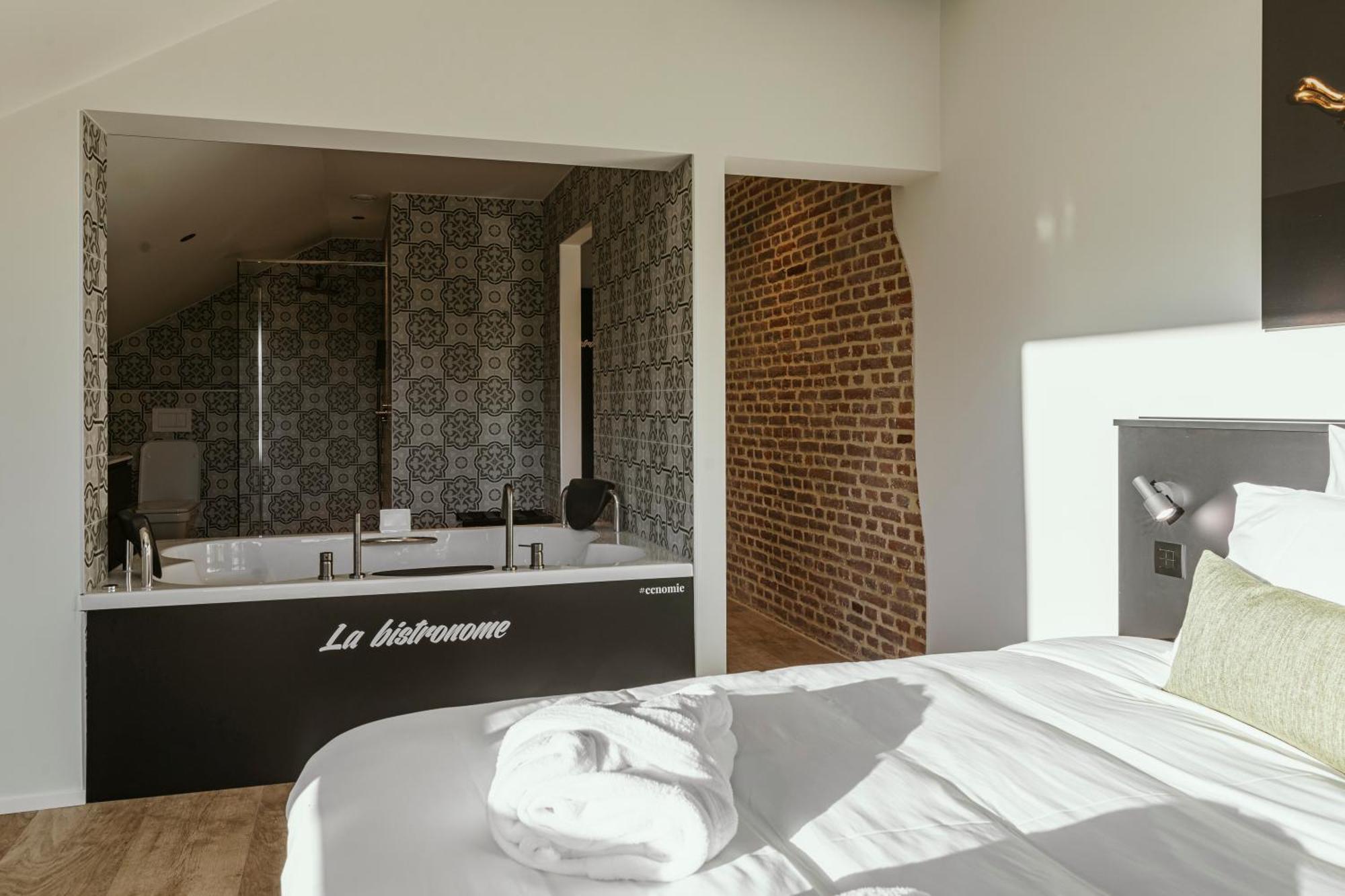 Cc Nomie Hotel Restaurant دينانت الغرفة الصورة