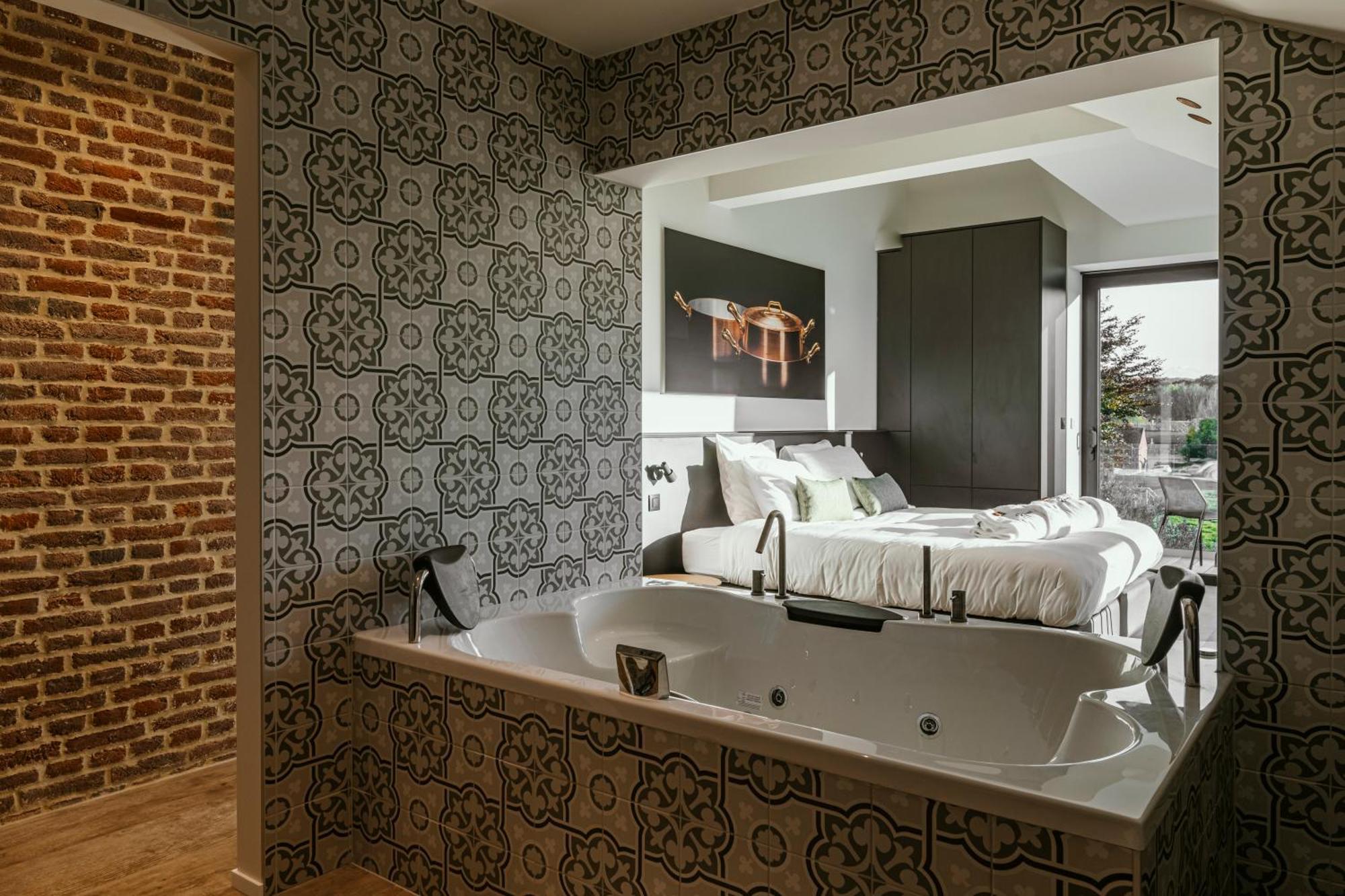 Cc Nomie Hotel Restaurant دينانت المظهر الخارجي الصورة